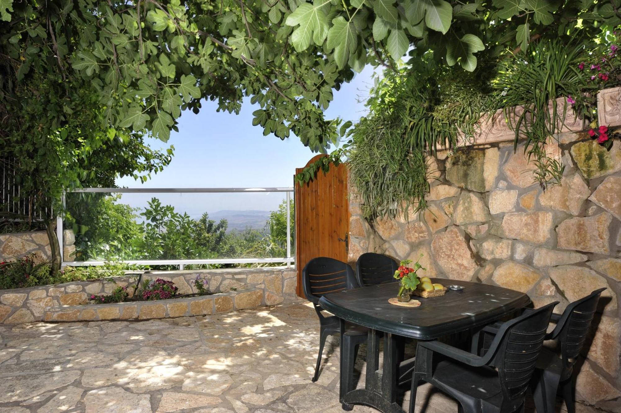 Ohn-Bar Guesthouse Амирим Екстериор снимка